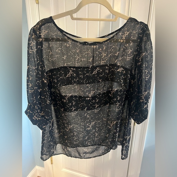Patterson J Kincaid Sheer Blouse Cropped Blouse Black Print size Large - Picture 2 of 5